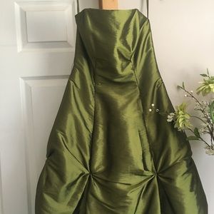 Green prom/bridesmaid/formal dress